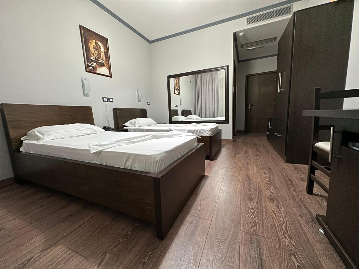 Panorama Rooms Hotel Near The Old Bazaar Kruje Bagian luar foto