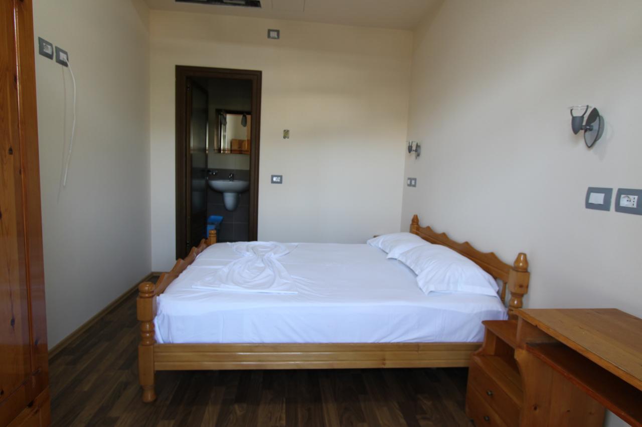 Panorama Rooms Hotel Near The Old Bazaar Kruje Bagian luar foto