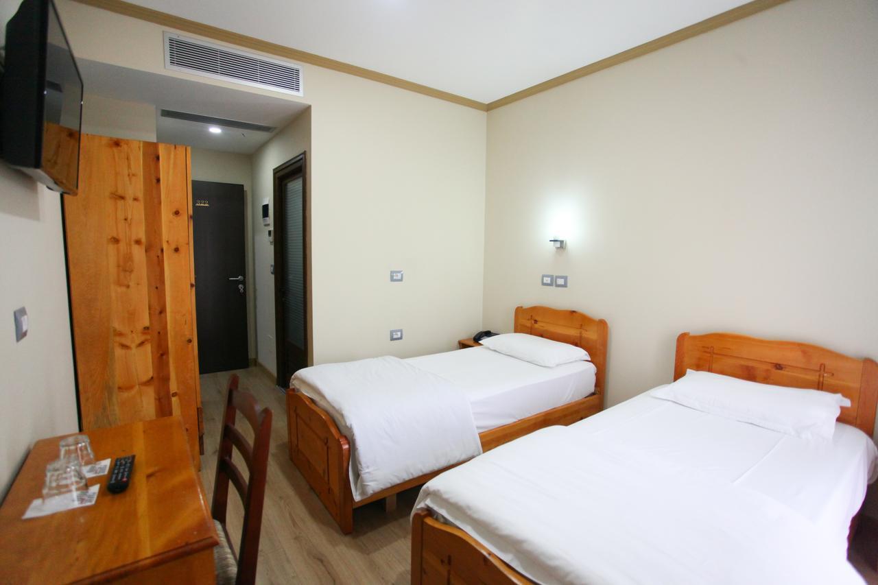 Panorama Rooms Hotel Near The Old Bazaar Kruje Bagian luar foto